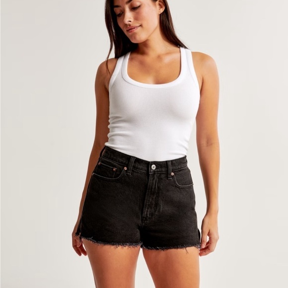 Abercrombie & Fitch Curve Love High Rise Mom Short Black Size 26/2 NWT - Picture 1 of 7